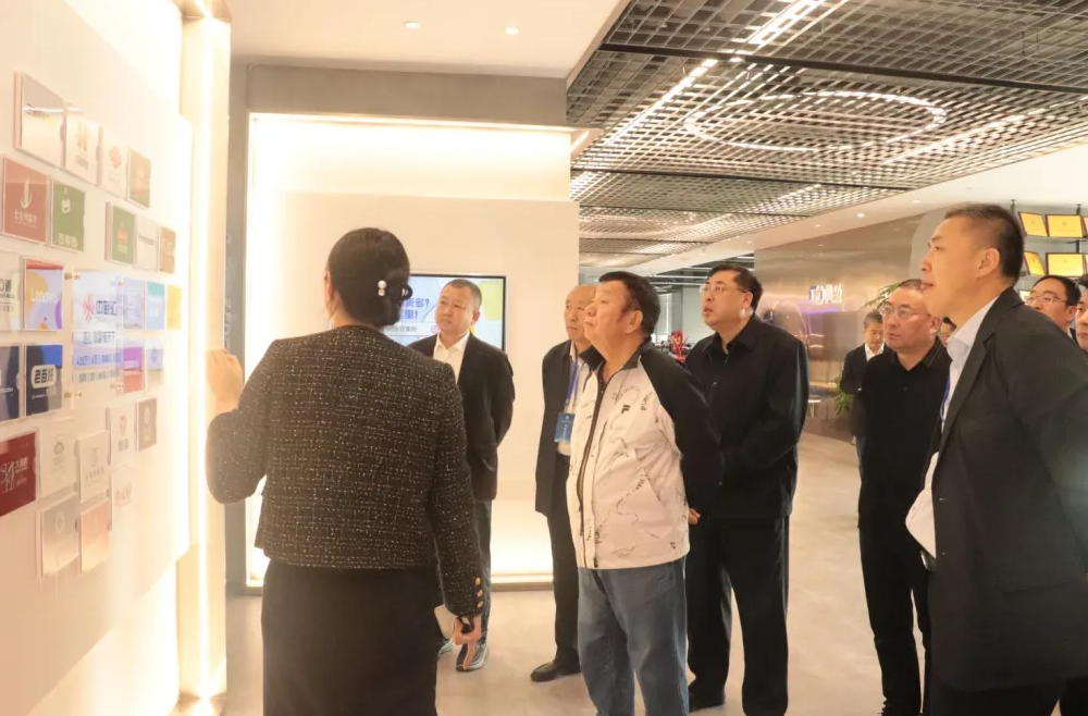 內(nèi)蒙古社會(huì)組織總會(huì)領(lǐng)導(dǎo)一行蒞臨逸馬產(chǎn)業(yè)集團(tuán)，共謀區(qū)域經(jīng)濟(jì)發(fā)展