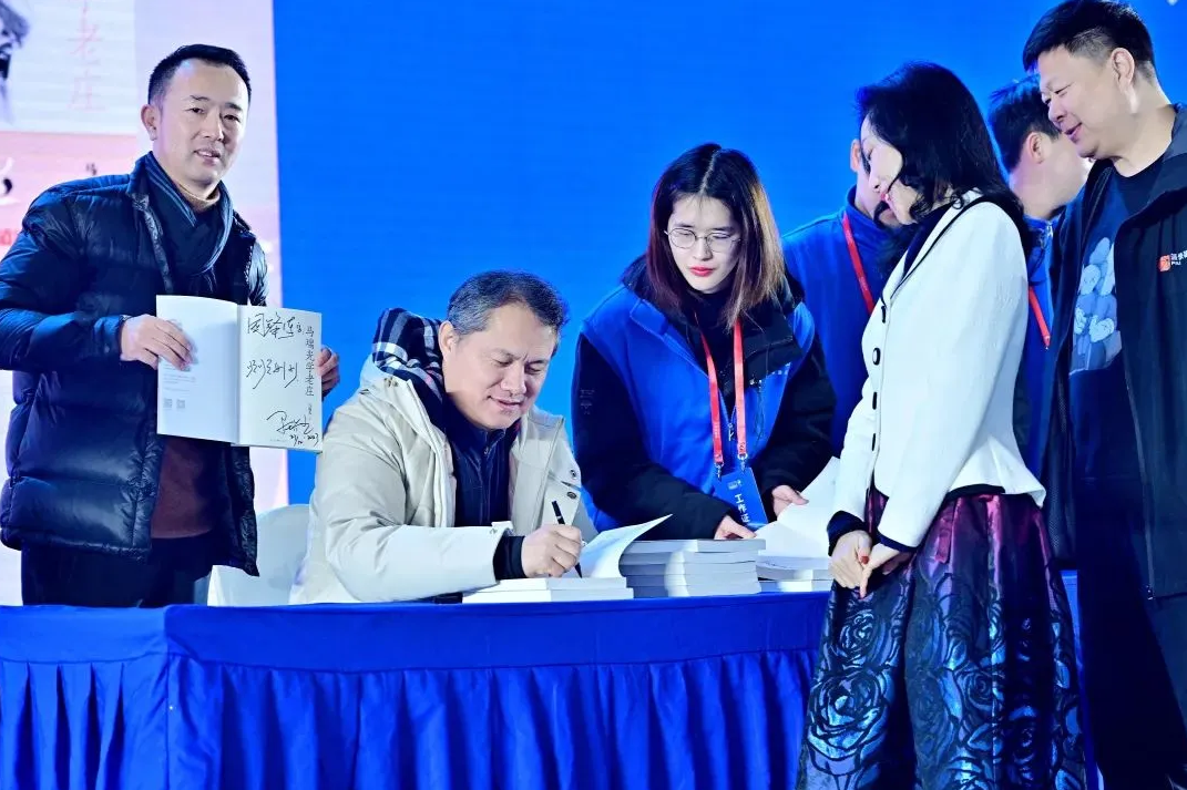 第七屆中國連鎖節(jié)總論壇在蓉盛大閉幕：“文化復興、數(shù)智中國、連鎖世界”