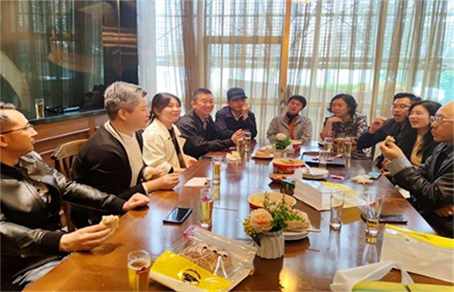 逸馬組織中聯(lián)匯企業(yè)在青島啤酒學習交流