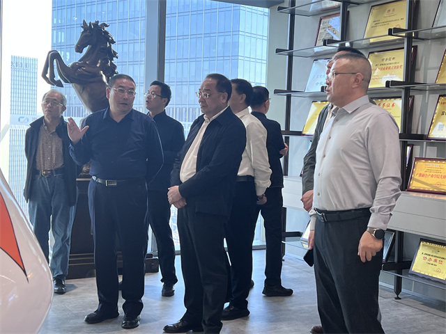 熱烈歡迎內(nèi)蒙古農(nóng)牧廳領(lǐng)導(dǎo)蒞臨逸馬連鎖產(chǎn)業(yè)集團(tuán)指導(dǎo)交流