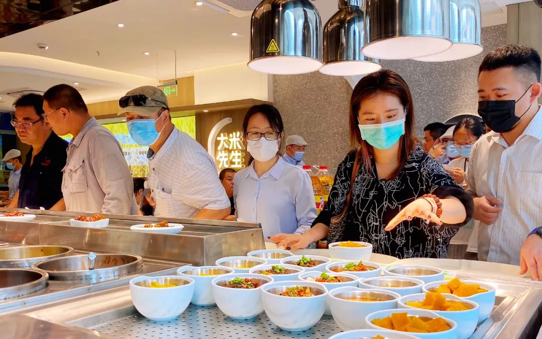 千店快餐連鎖的增長密碼：標準化、招商與穩(wěn)點運營的系統(tǒng)解法