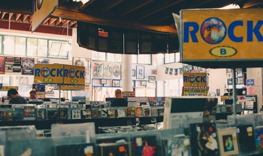 社區(qū)超市突圍戰(zhàn)：從貨架到人心的精細(xì)化運(yùn)營(yíng)