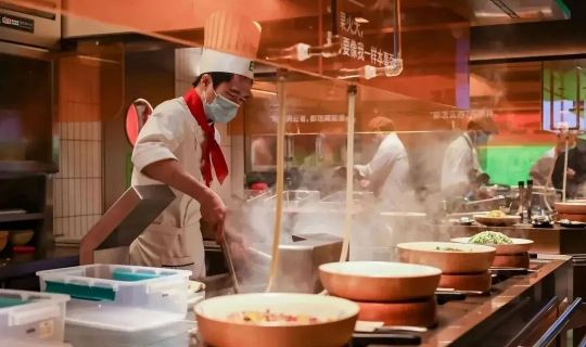 “小女當(dāng)家”如何破解中式快餐連鎖標(biāo)準(zhǔn)化難題？智能化助力快速擴(kuò)張