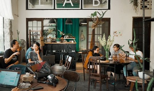 餐飲連鎖門(mén)店擴(kuò)張模式深度解析：從直營(yíng)到生態(tài)共建的多元路徑