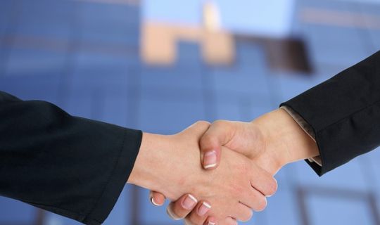 特許經(jīng)營(yíng)與加盟：商業(yè)合作模式下的深度解析