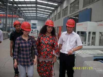 2012.7.21日坦桑尼亞總統(tǒng)夫人來我公司參觀指導(dǎo)、洽談合作