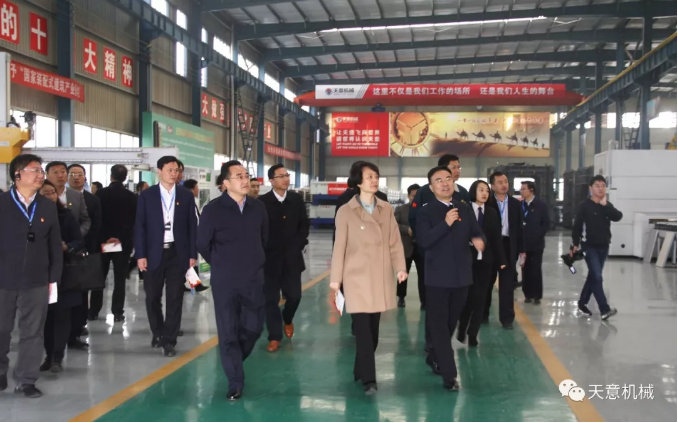 濟寧市委常委、組織部部長孔凡萍帶領全市“兩新”組織黨建工作現場觀摩團蒞臨天意機械調研指導